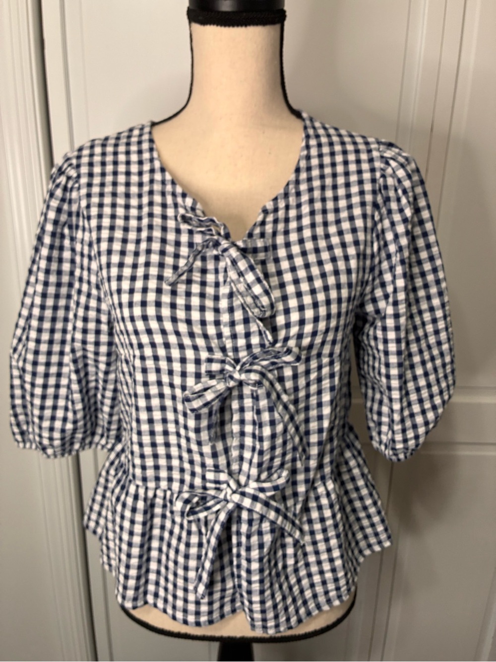 Women’s Vigoss Navy Blue Gingham Tie-Front Top Medium